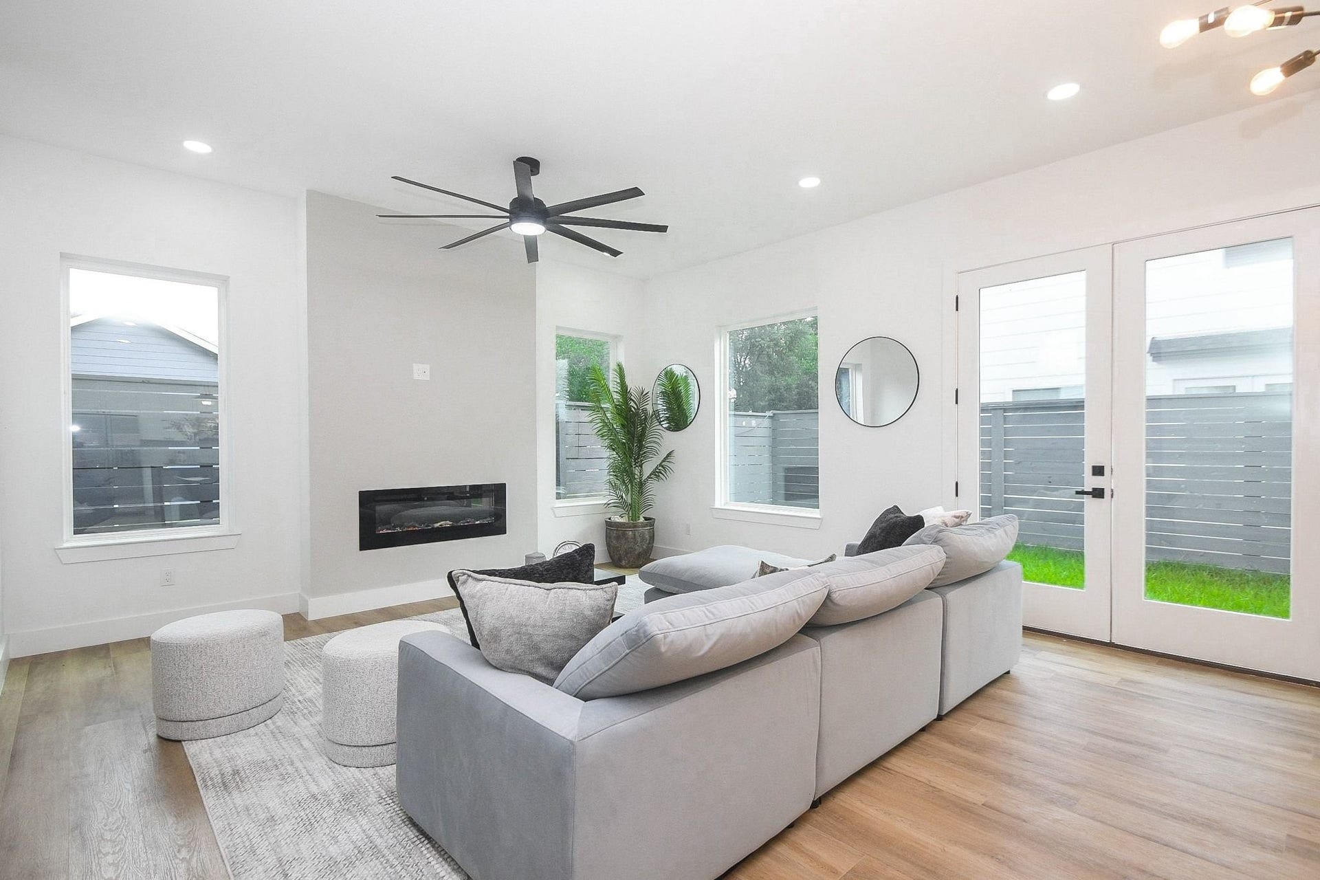 6537 Sealey Street, Houston, TX 77091 6537 Sealey Street, Houston, TX 77091