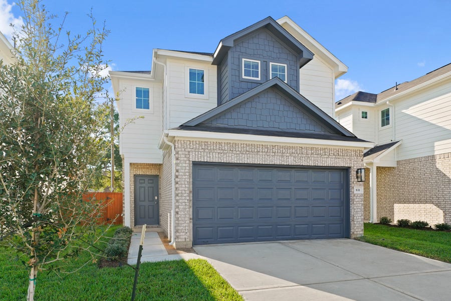 Property photo for 831 RED OAKLAND Drive, Houston, TX