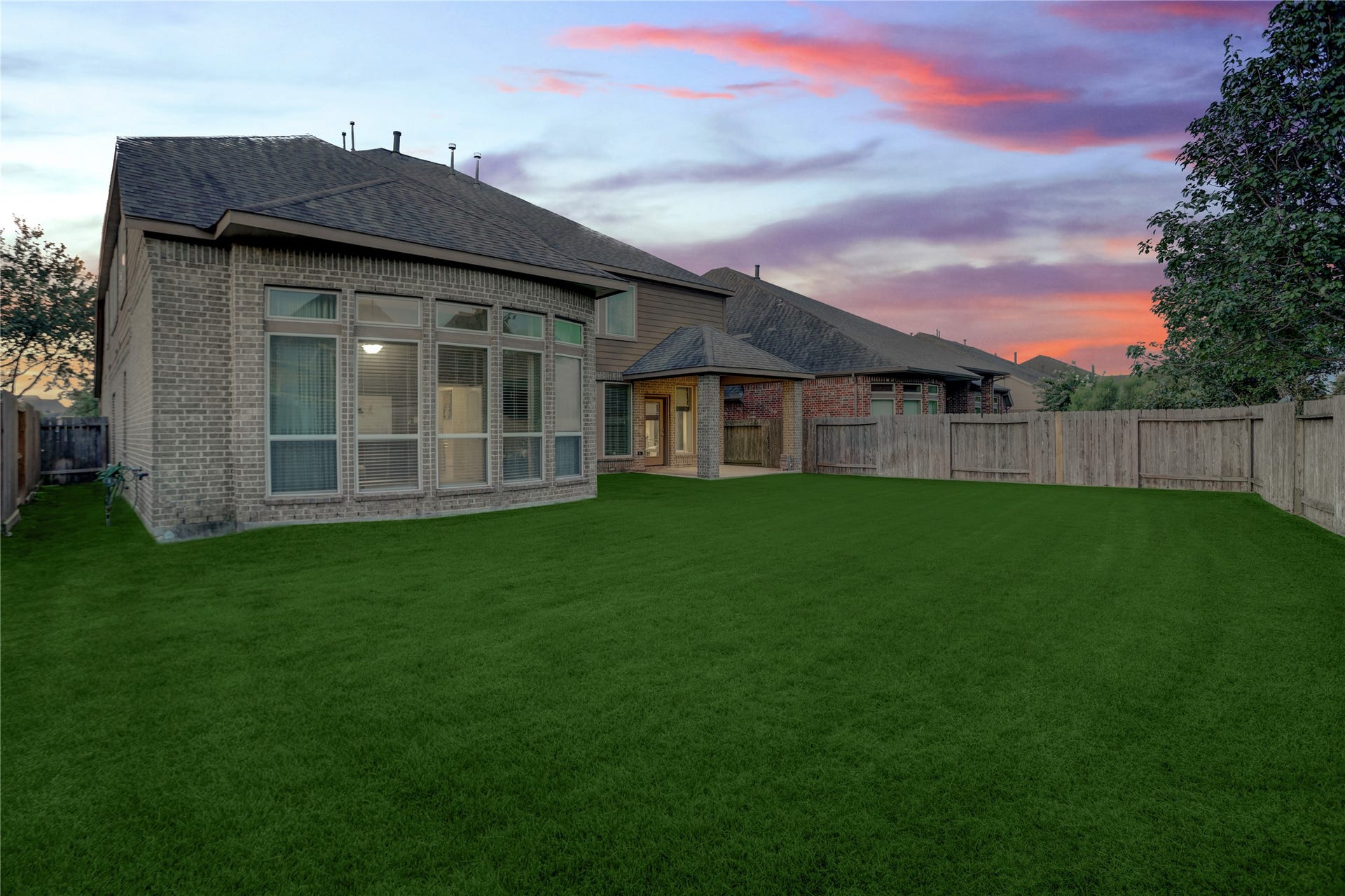 13308 Paxton Hill Court, Pearland, TX 77584 Imagine summer afternoons by a future pool, evenings around a fire pit, and weekends spent entertaining family and friends. This expansive backyard offers the space and flexibility to bring your outdoor vision to life.