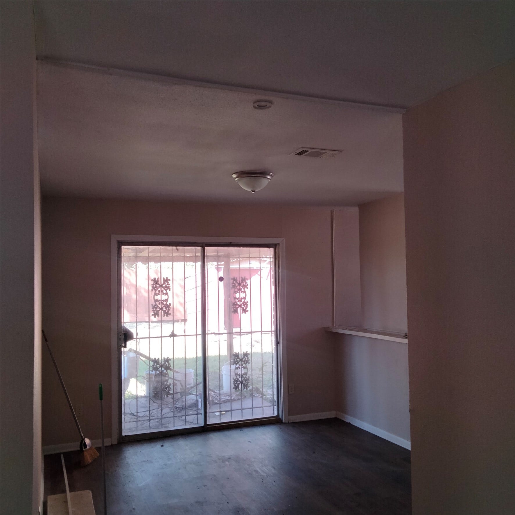 10926 Buffum Street, Houston, TX 77051 view pf dining from livingroom