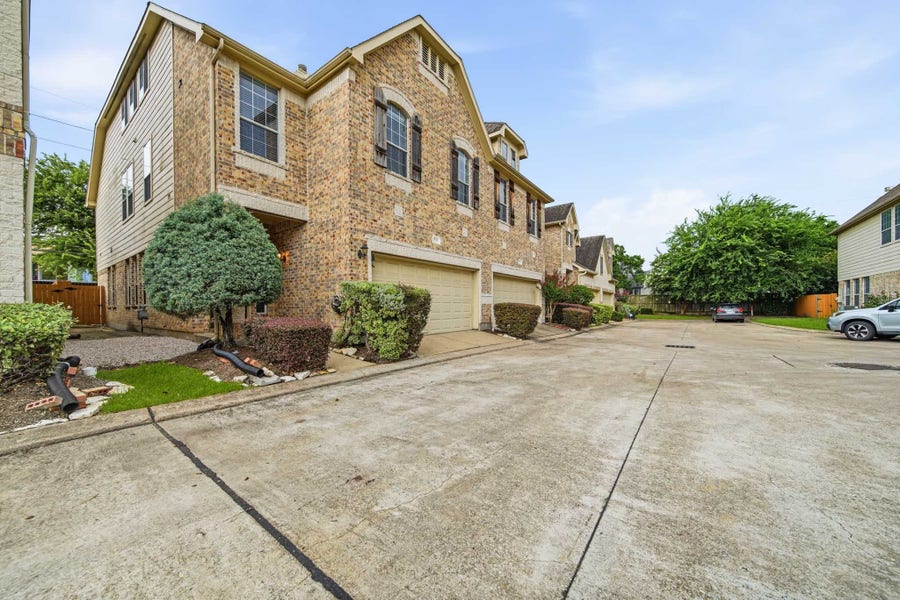 Property photo for 2711 Wallingford Pines, Houston, TX