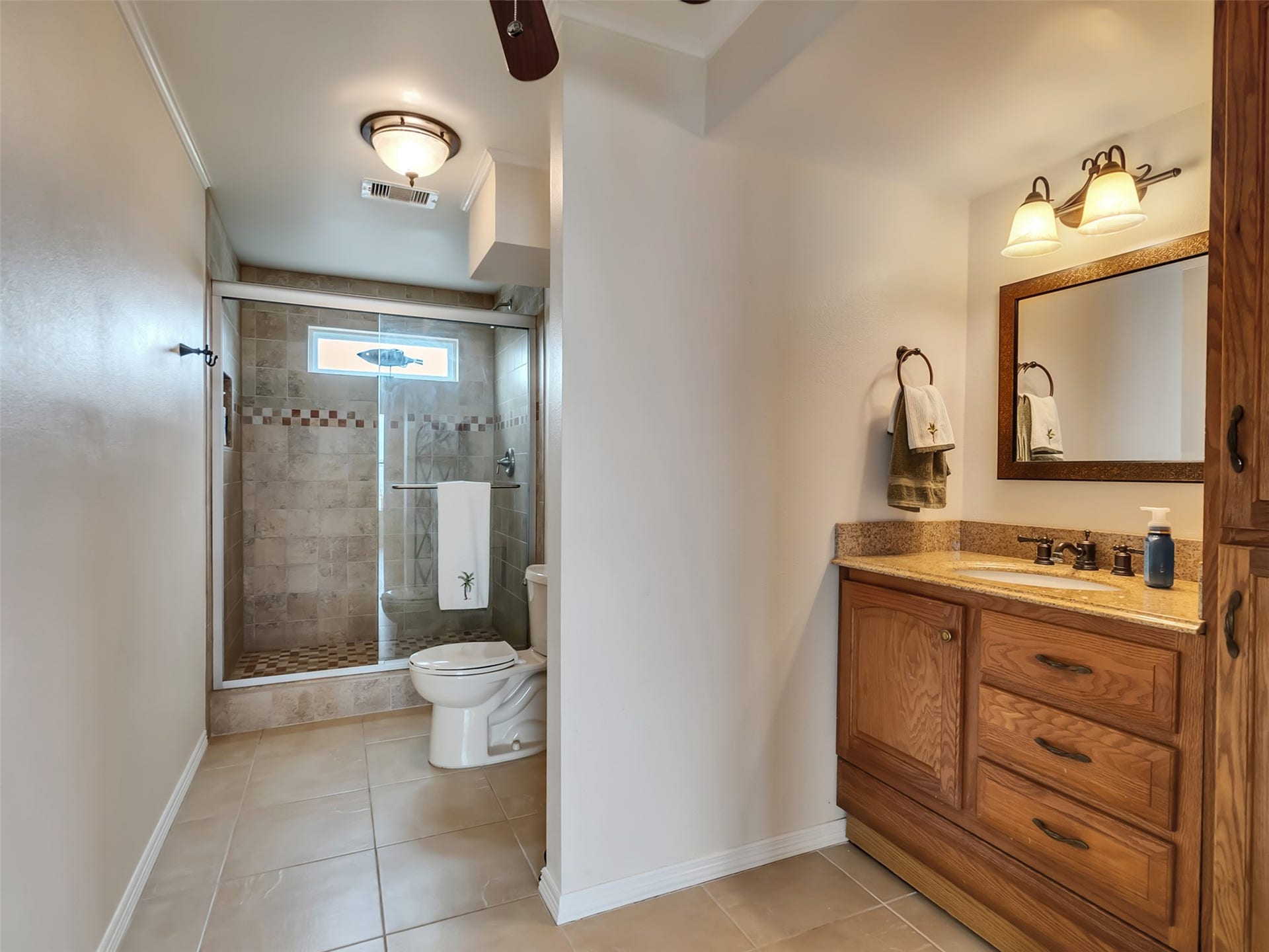 1309 8th Street, San Leon, TX 77539 Secondary bathroom on the second floor.