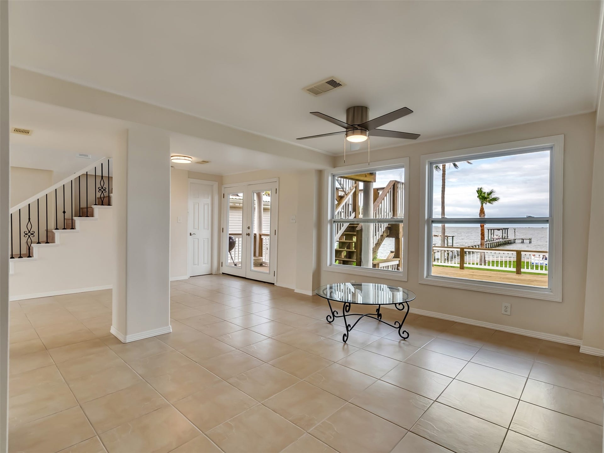 1309 8th Street, San Leon, TX 77539 Cozy living area located on the second floor.