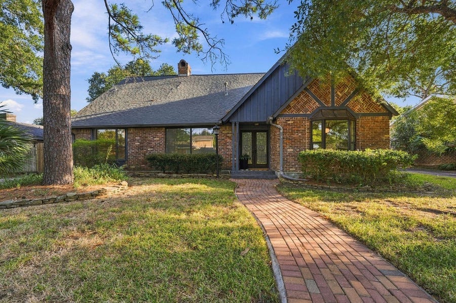 Property photo for 1326 Saxony Lane, Houston, TX