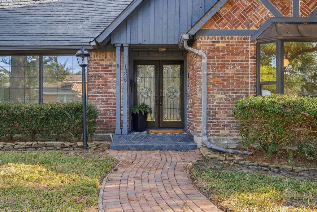 1326 Saxony Lane, Houston, TX 77058