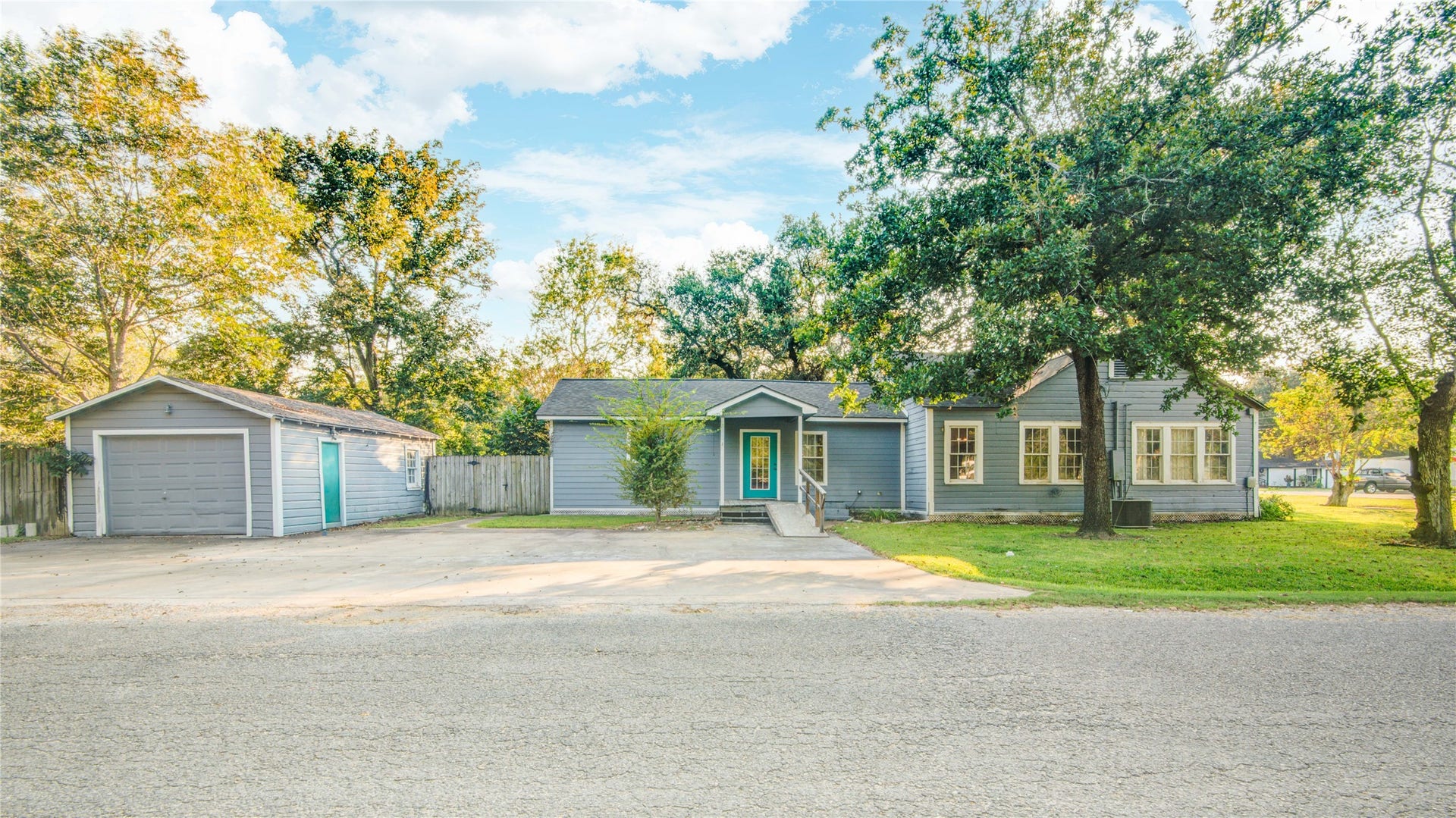 508 E 2nd Street, Sweeny, TX 77480 508 E 2nd Street, Sweeny, TX 77480