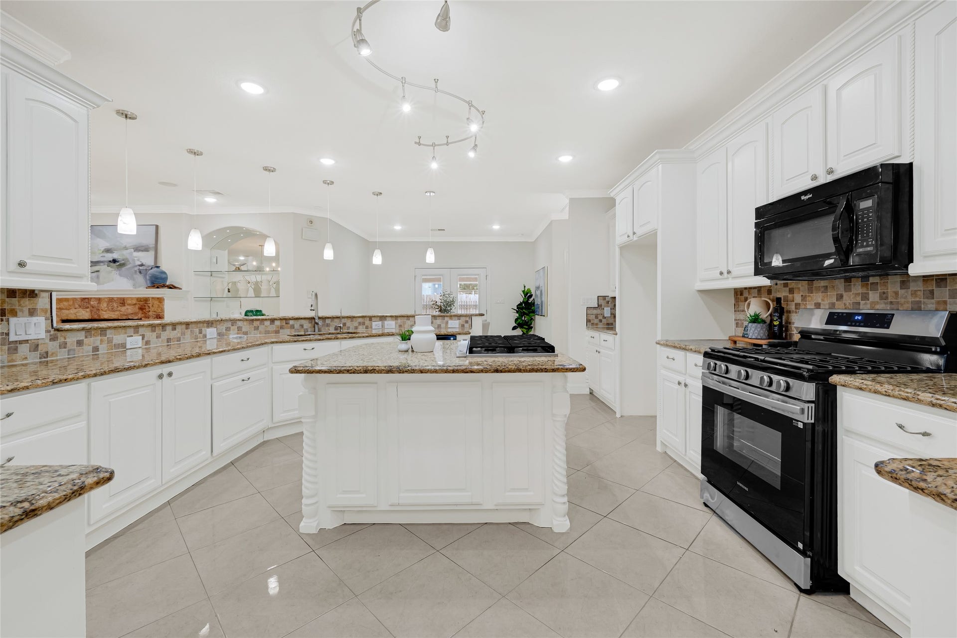 404 Moss Street, Houston, TX 77009
