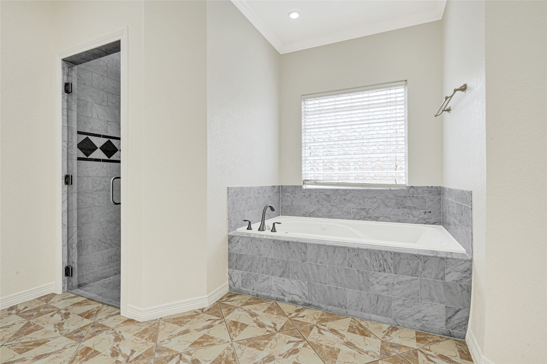 404 Moss Street, Houston, TX 77009
