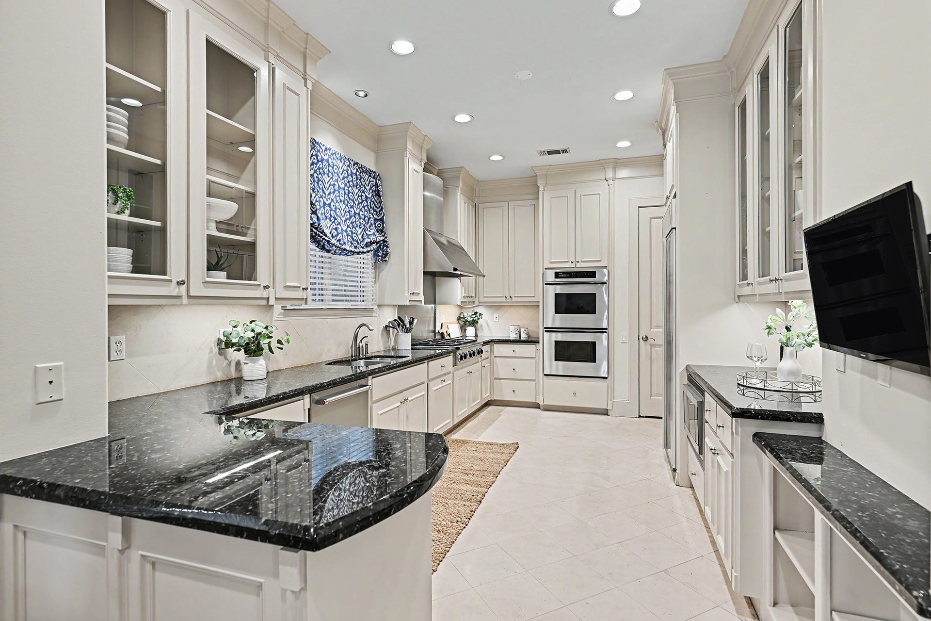 2410 Mimosa Drive, Houston, TX 77019 2410 Mimosa Drive, Houston, TX 77019