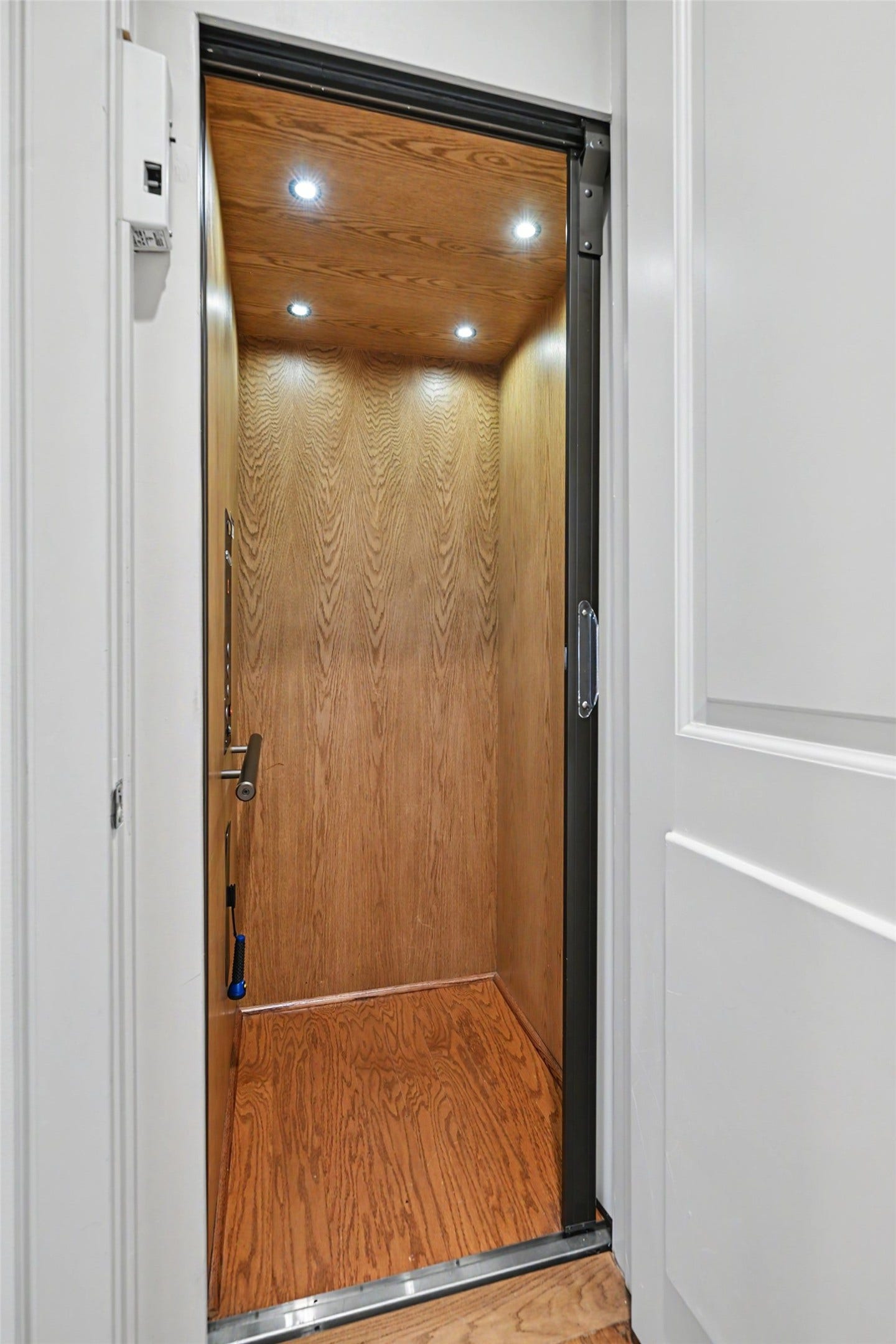 2410 Mimosa Drive, Houston, TX 77019 Elevator to all three floors!