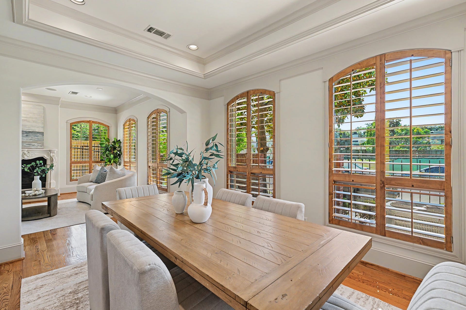 2410 Mimosa Drive, Houston, TX 77019 2410 Mimosa Drive, Houston, TX 77019