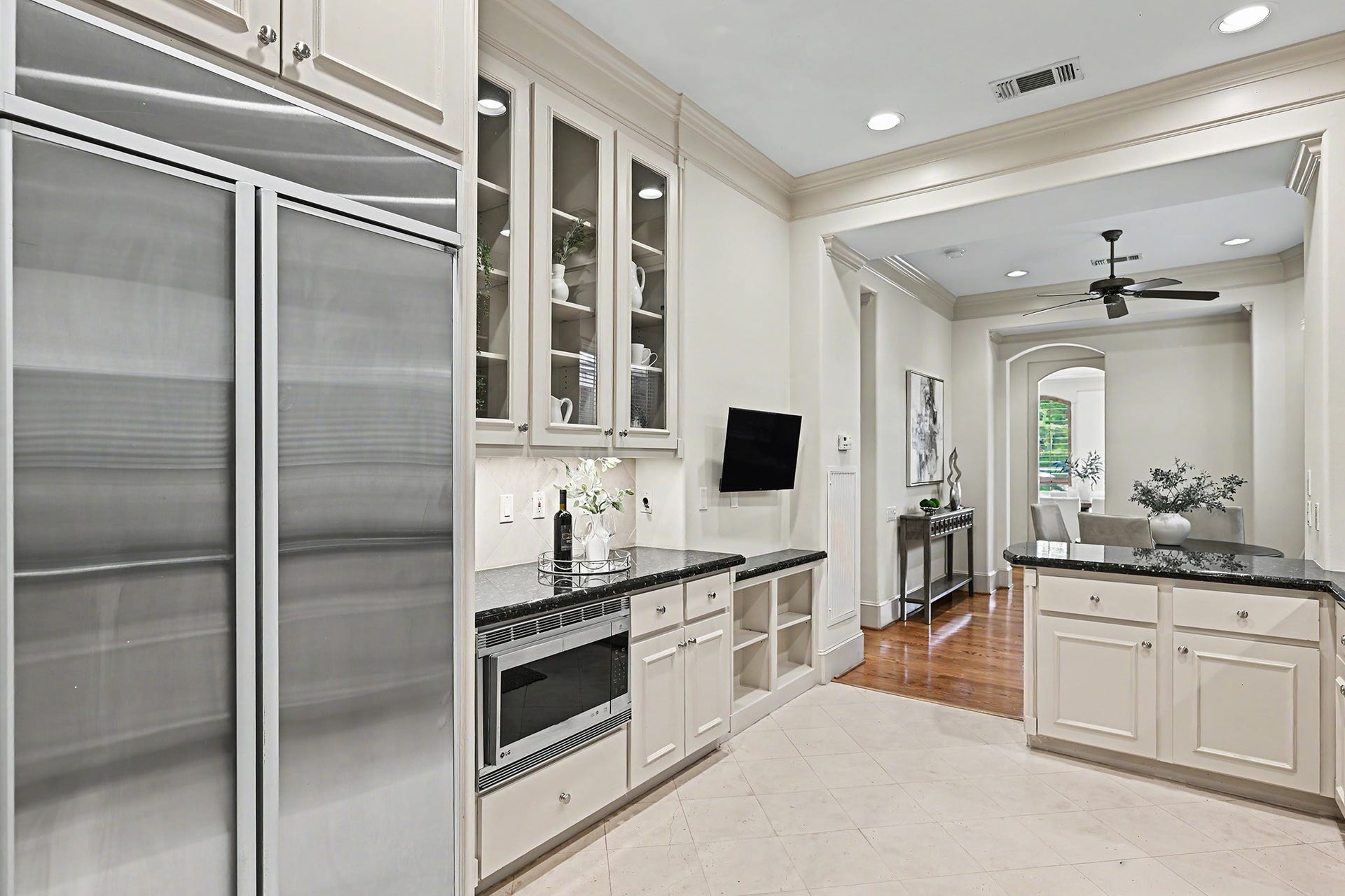 2410 Mimosa Drive, Houston, TX 77019 2410 Mimosa Drive, Houston, TX 77019