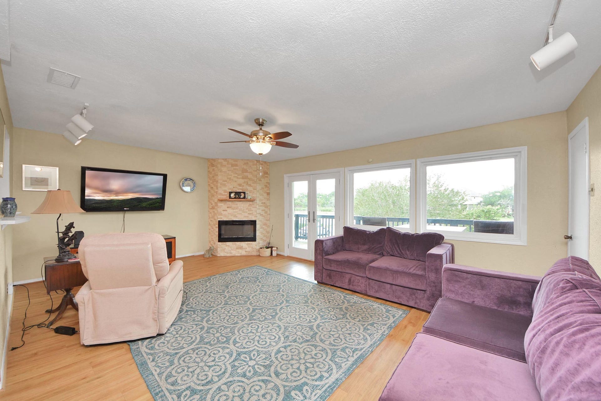 2117 Casa Rio Circle, Dickinson, TX 77539 Living room with lots of natural light and walk out balcony