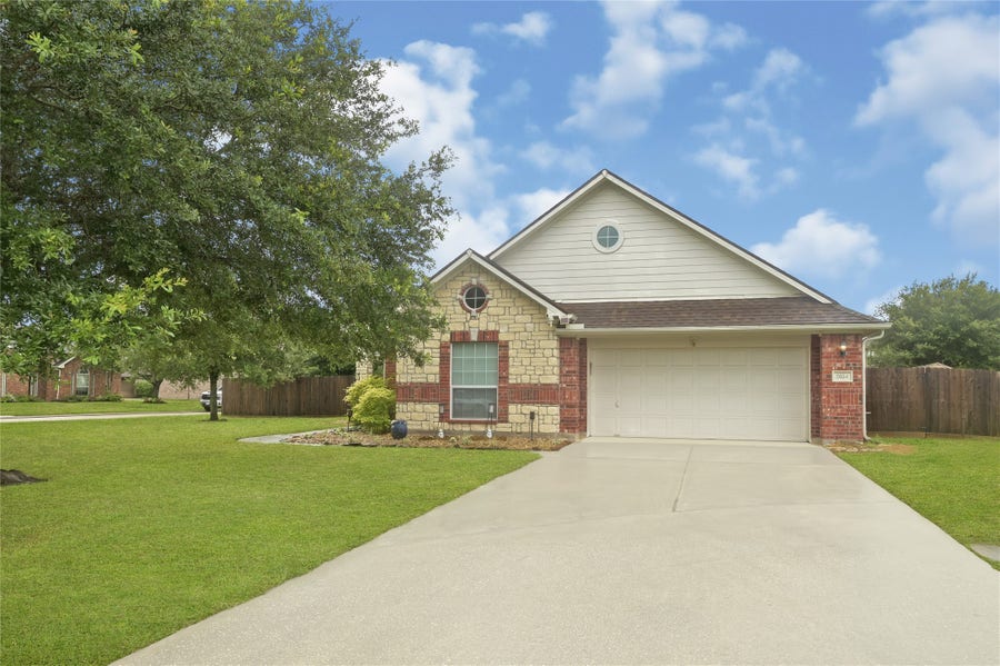 Property photo for 2054 Lepper Street, Alvin, TX