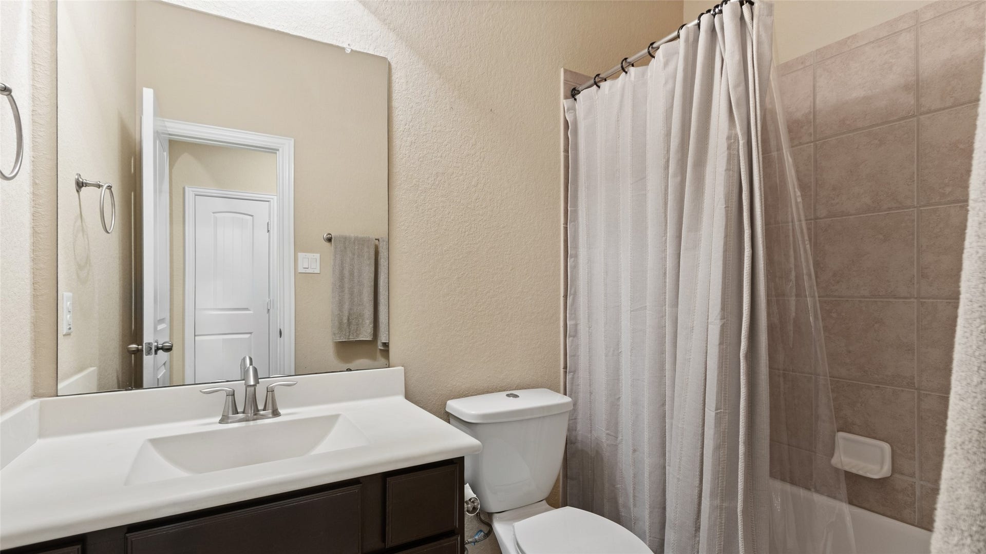 2710 Secret Falls Court, Pearland, TX 77089 2710 Secret Falls Court, Pearland, TX 77089