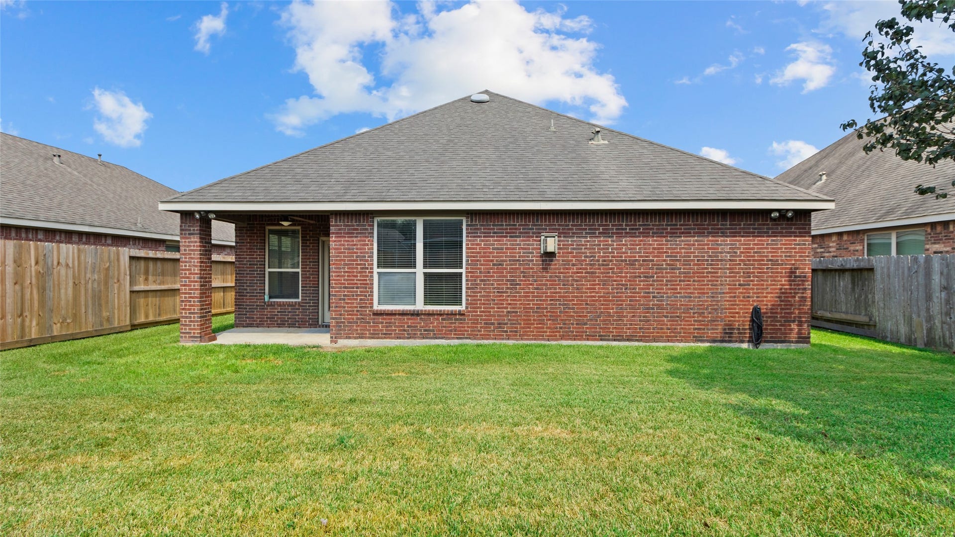 2710 Secret Falls Court, Pearland, TX 77089 2710 Secret Falls Court, Pearland, TX 77089