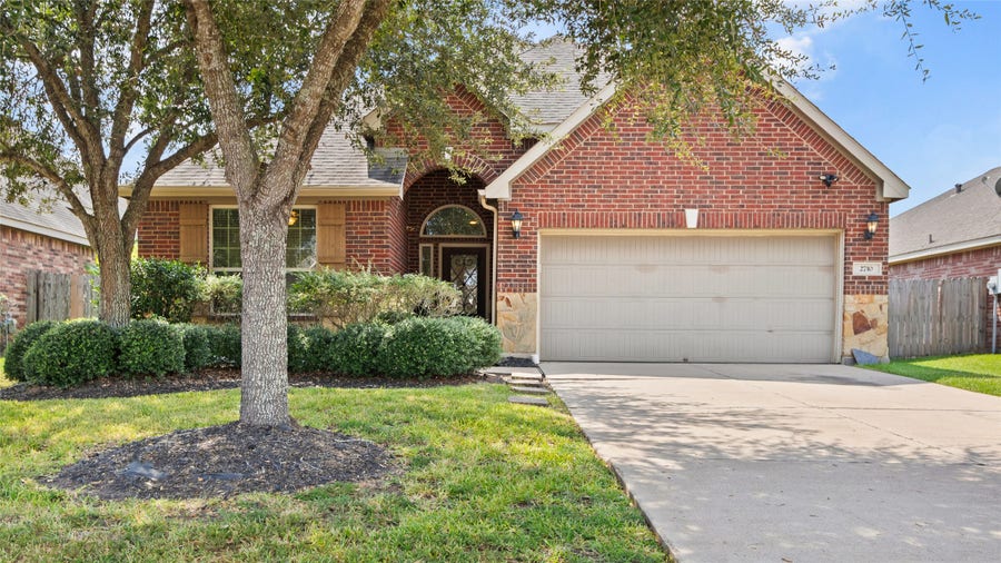 Property photo for 2710 Secret Falls Court, Pearland, TX
