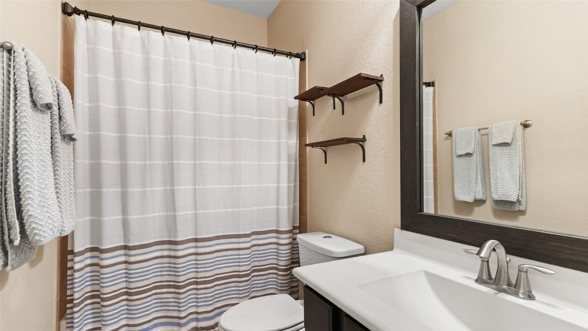 2710 Secret Falls Court, Pearland, TX 77089 2710 Secret Falls Court, Pearland, TX 77089