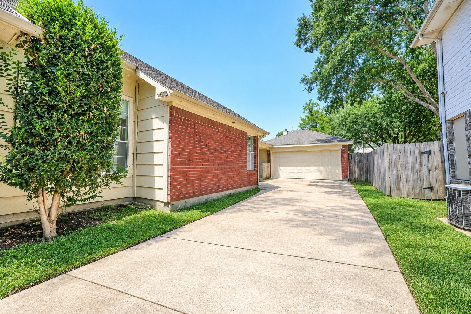 Detached garage