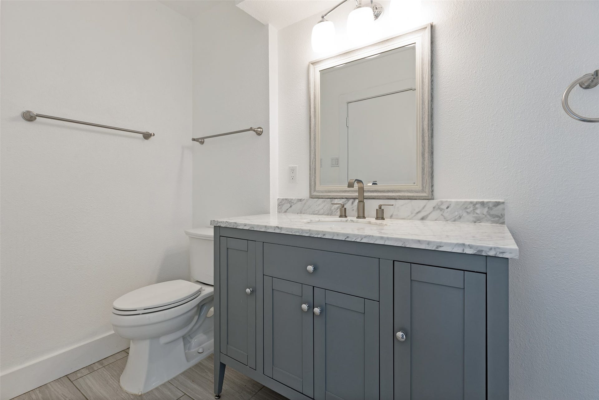 8849 Larston Street, Spring Valley Village, TX 77055 3rd Full Bathroom