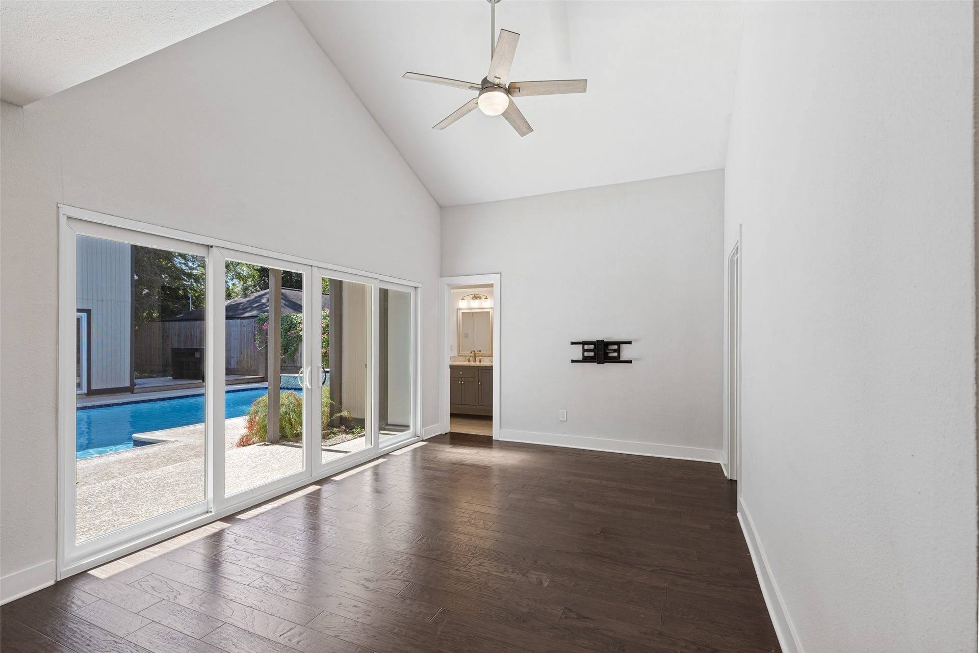 8849 Larston Street, Spring Valley Village, TX 77055 Family living room