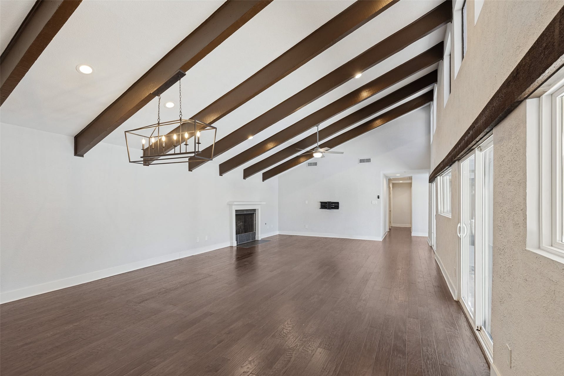 8849 Larston Street, Spring Valley Village, TX 77055 Living room