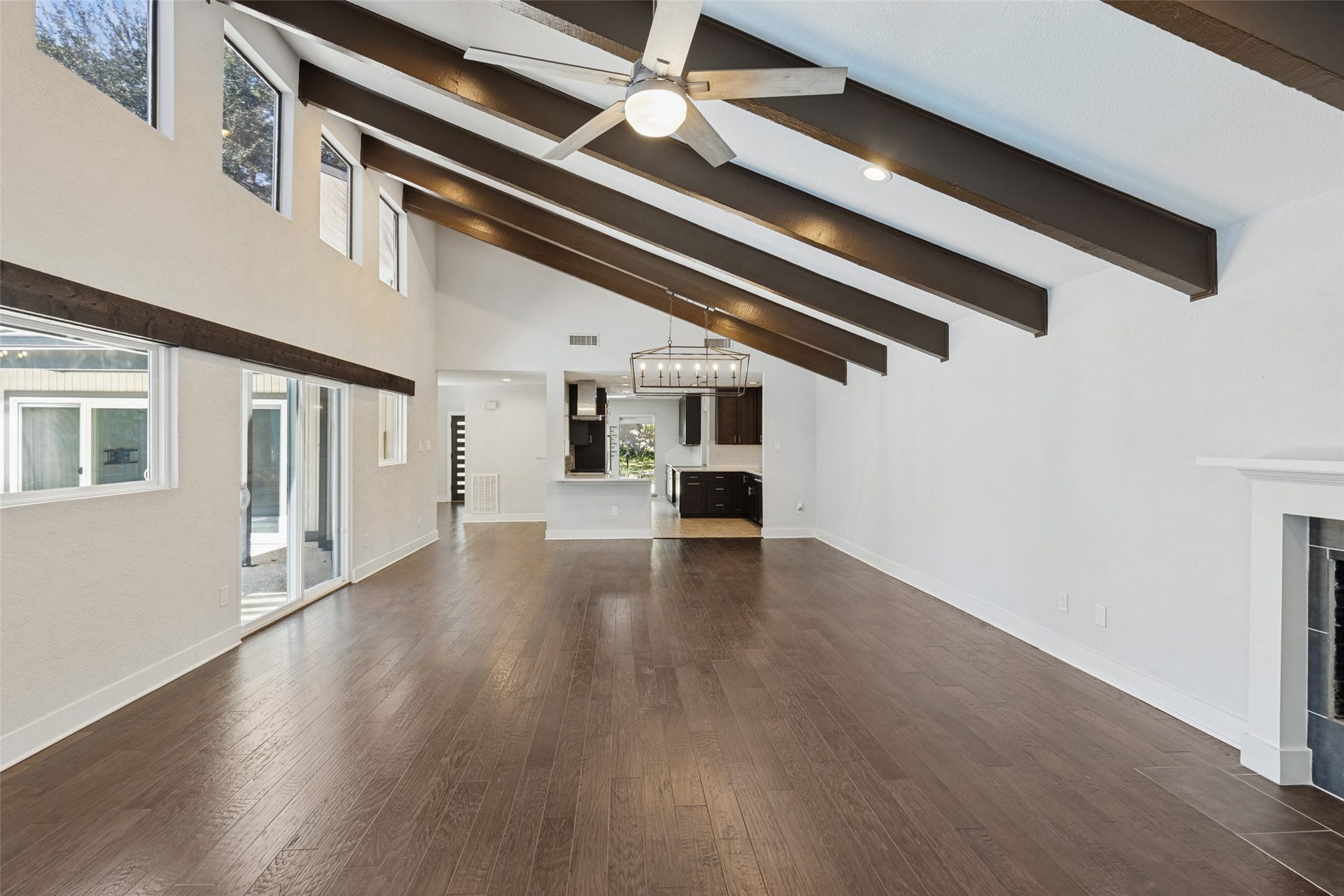 8849 Larston Street, Spring Valley Village, TX 77055 Living room