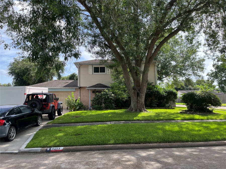 Property photo for 6213 Creekside Lane, League City, TX