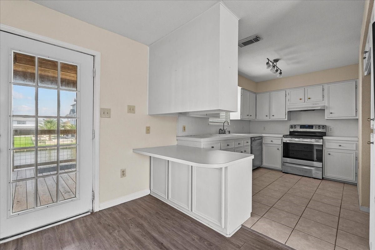 984 Bonita Street, Bayou Vista, TX 77563 Kitchen area open to living area