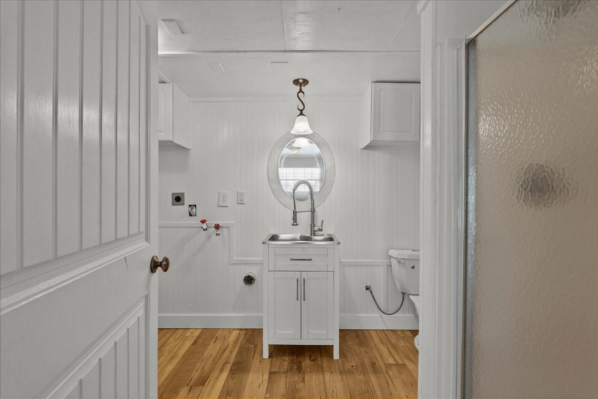 984 Bonita Street, Bayou Vista, TX 77563 Large Bathroom on first floor with washer/dryer hookups