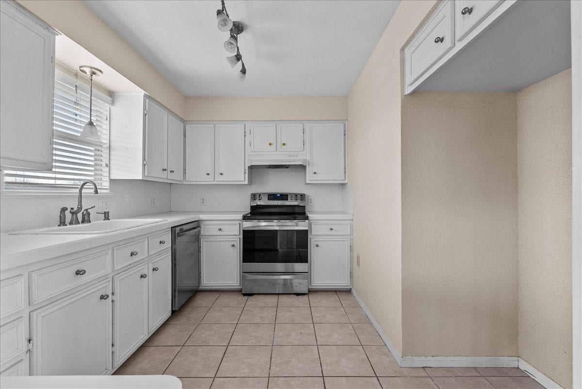 984 Bonita Street, Bayou Vista, TX 77563 The heart of the homeperfect for cooking