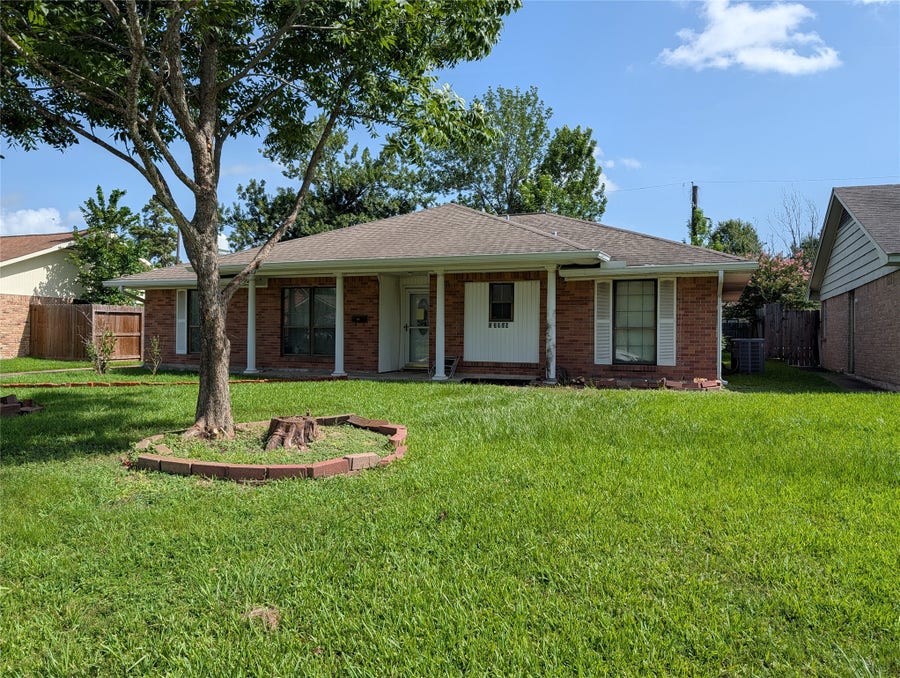 Property photo for 13939 Roundstone Lane, Houston, TX