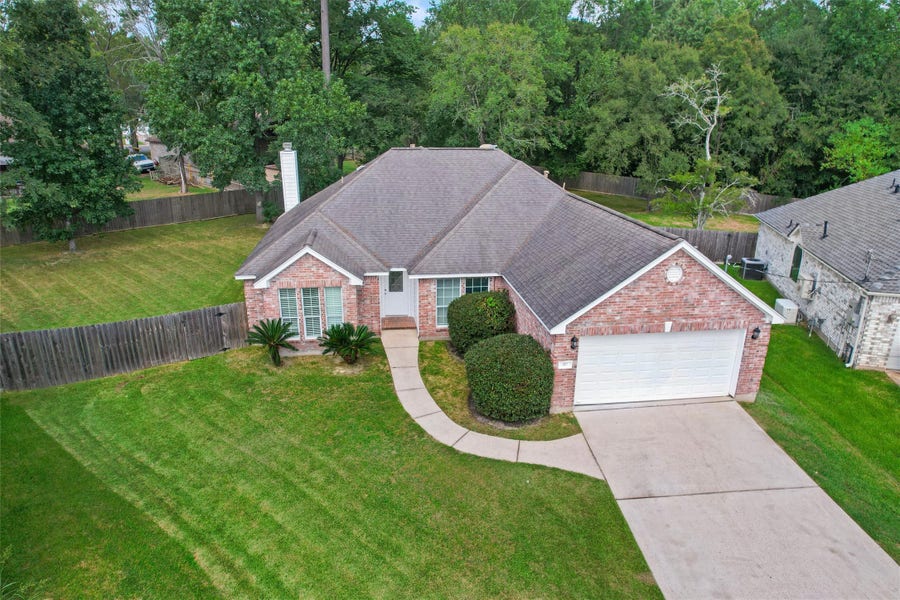 Property photo for 202 Maple Lane, Conroe, TX