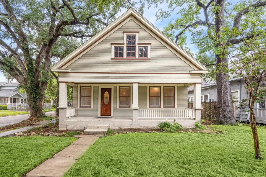 Property photo for 321 W 13th Street, Houston, TX