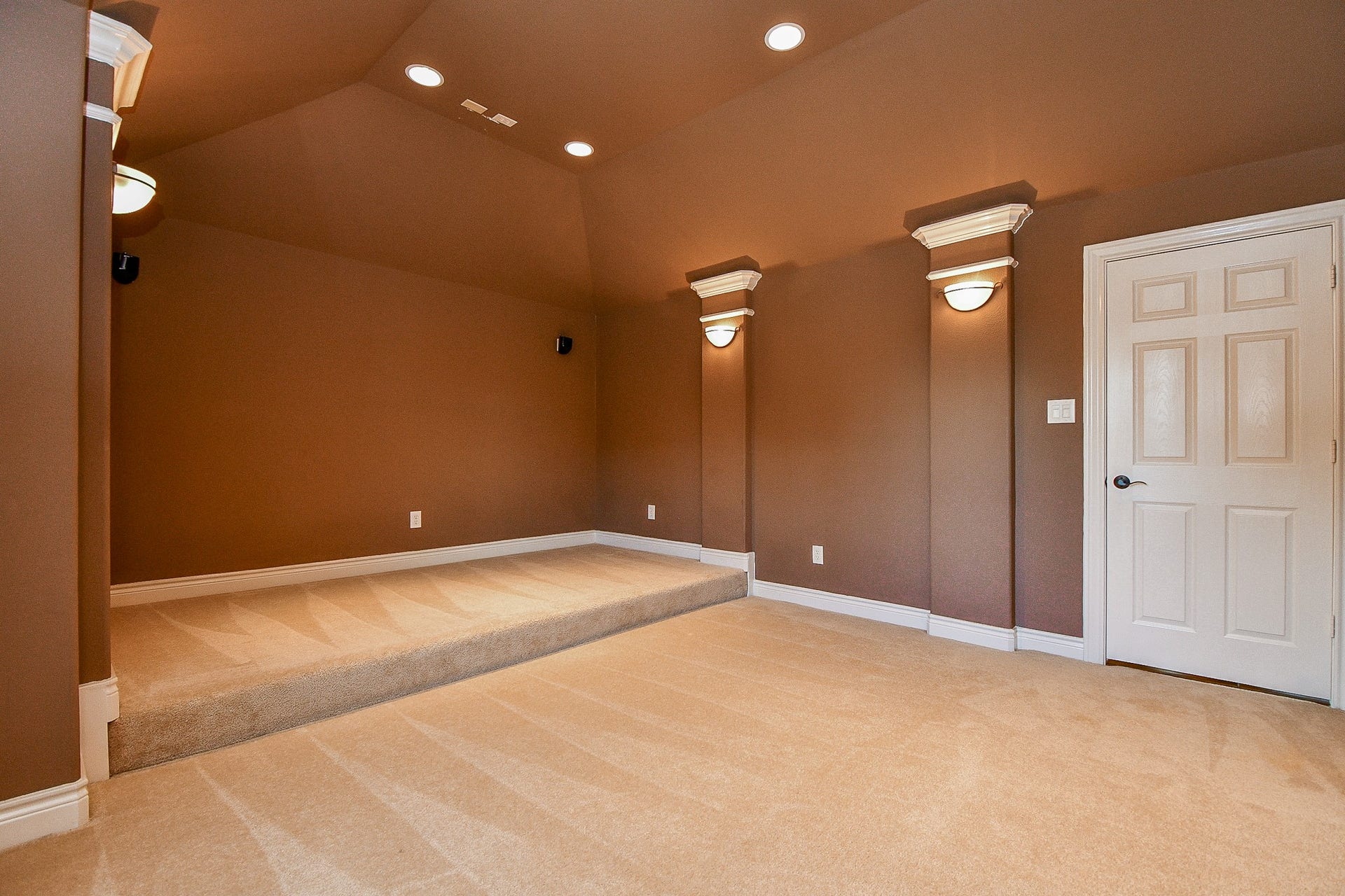 826 Delford Way, Sugar Land, TX 77479 GREAT PLACE TO BE IN AFTER A LONG DAY OF WORK!