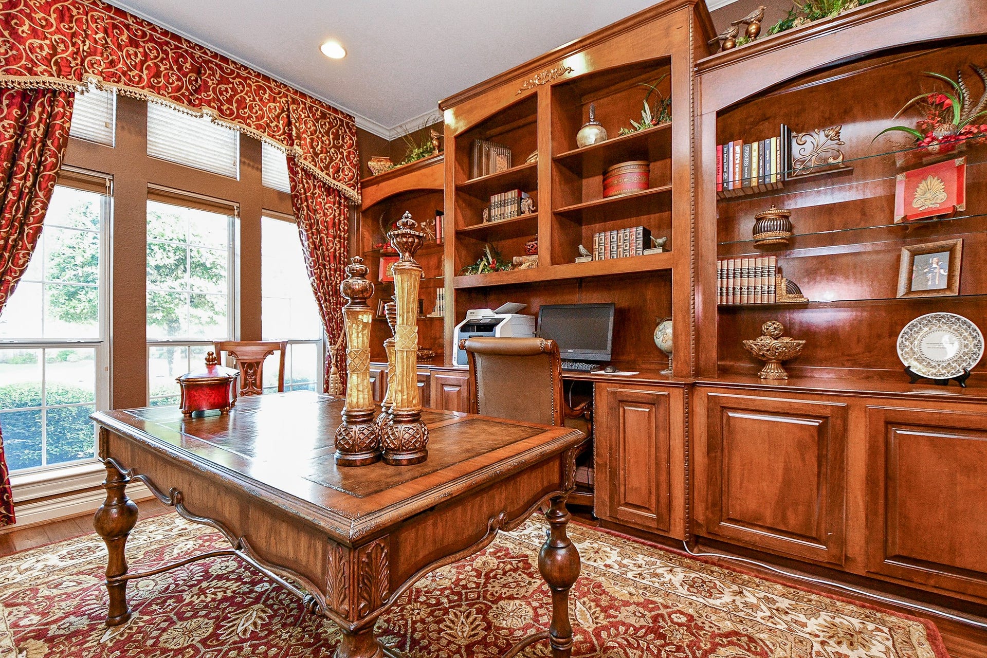 826 Delford Way, Sugar Land, TX 77479 STUDY WITH LARGE WINDOWS TO INSPIRE