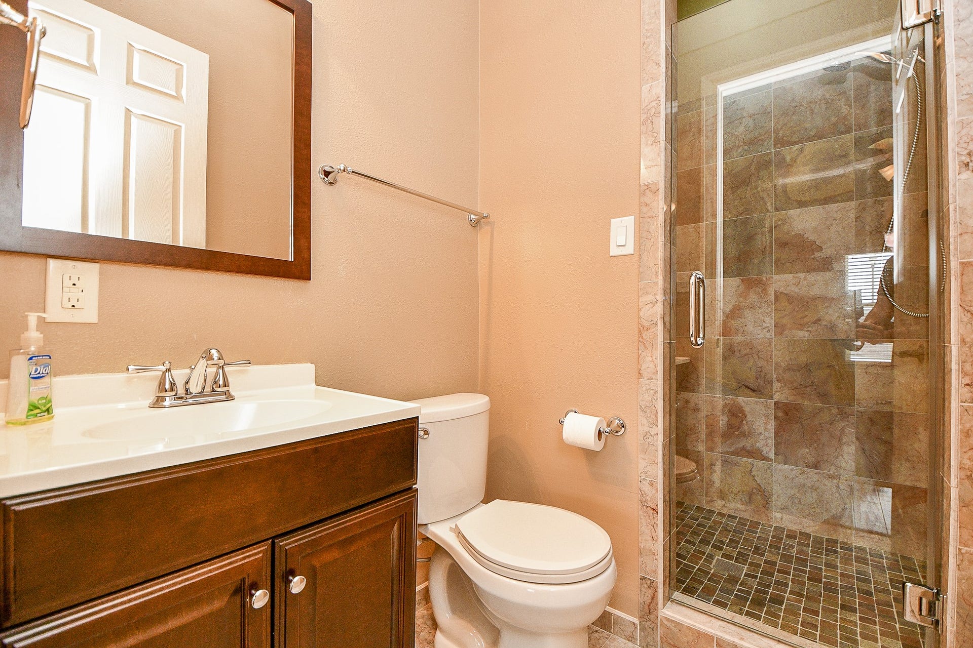 826 Delford Way, Sugar Land, TX 77479 SECONDARY BATHROOM WITH STANDING SHOWER