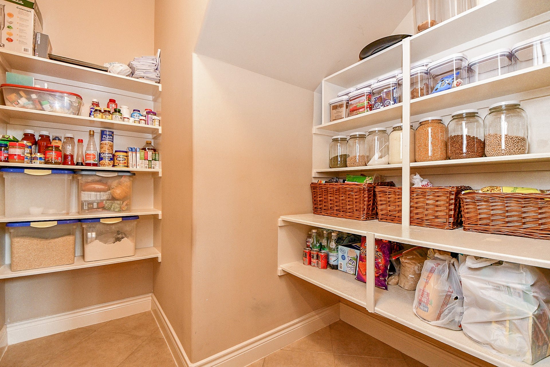 826 Delford Way, Sugar Land, TX 77479 LARGE CLOSET TO STORE YOUR WEEKLY GROCERIES
