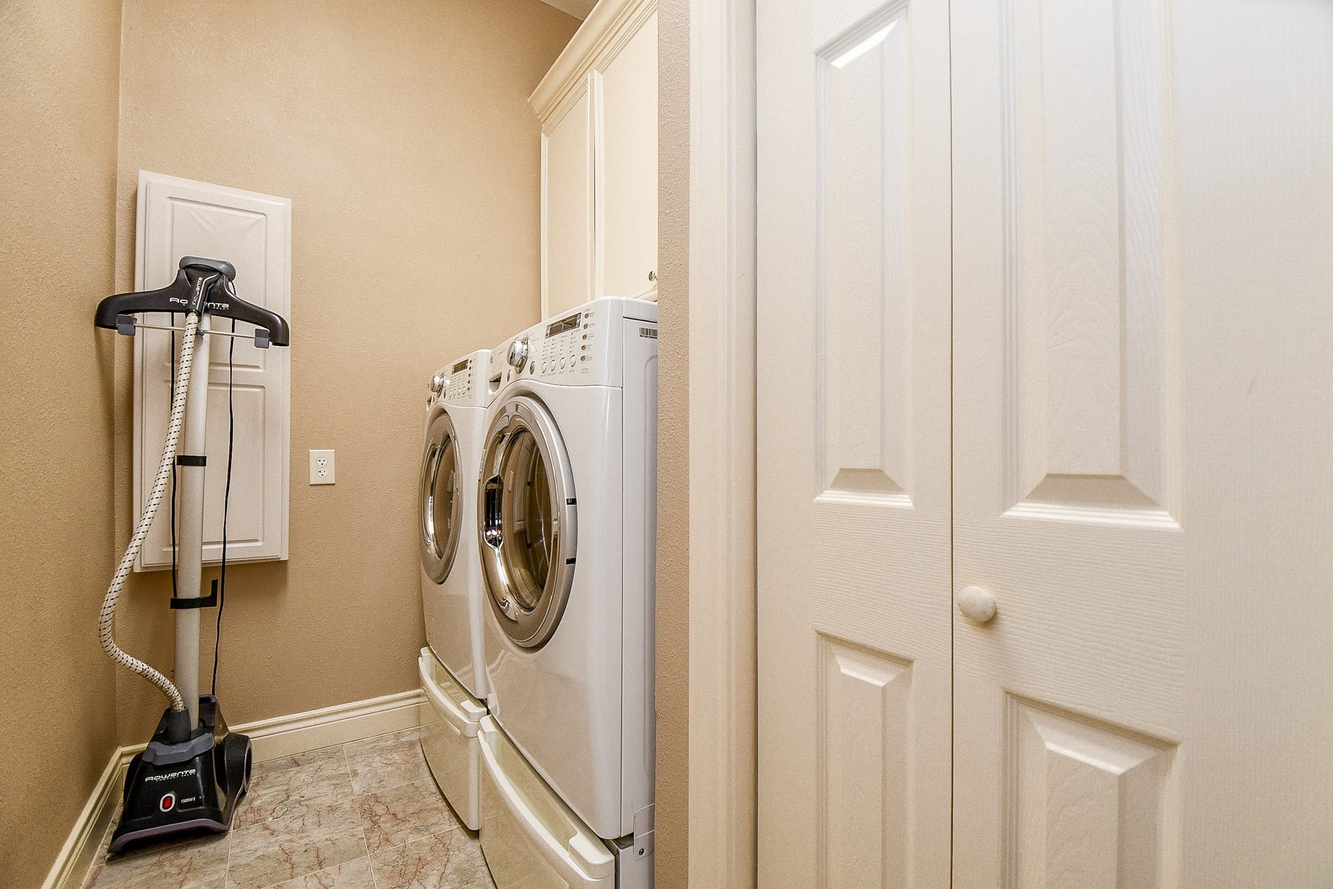 826 Delford Way, Sugar Land, TX 77479 LAUNDRY AREA WITH TILE FLOORS