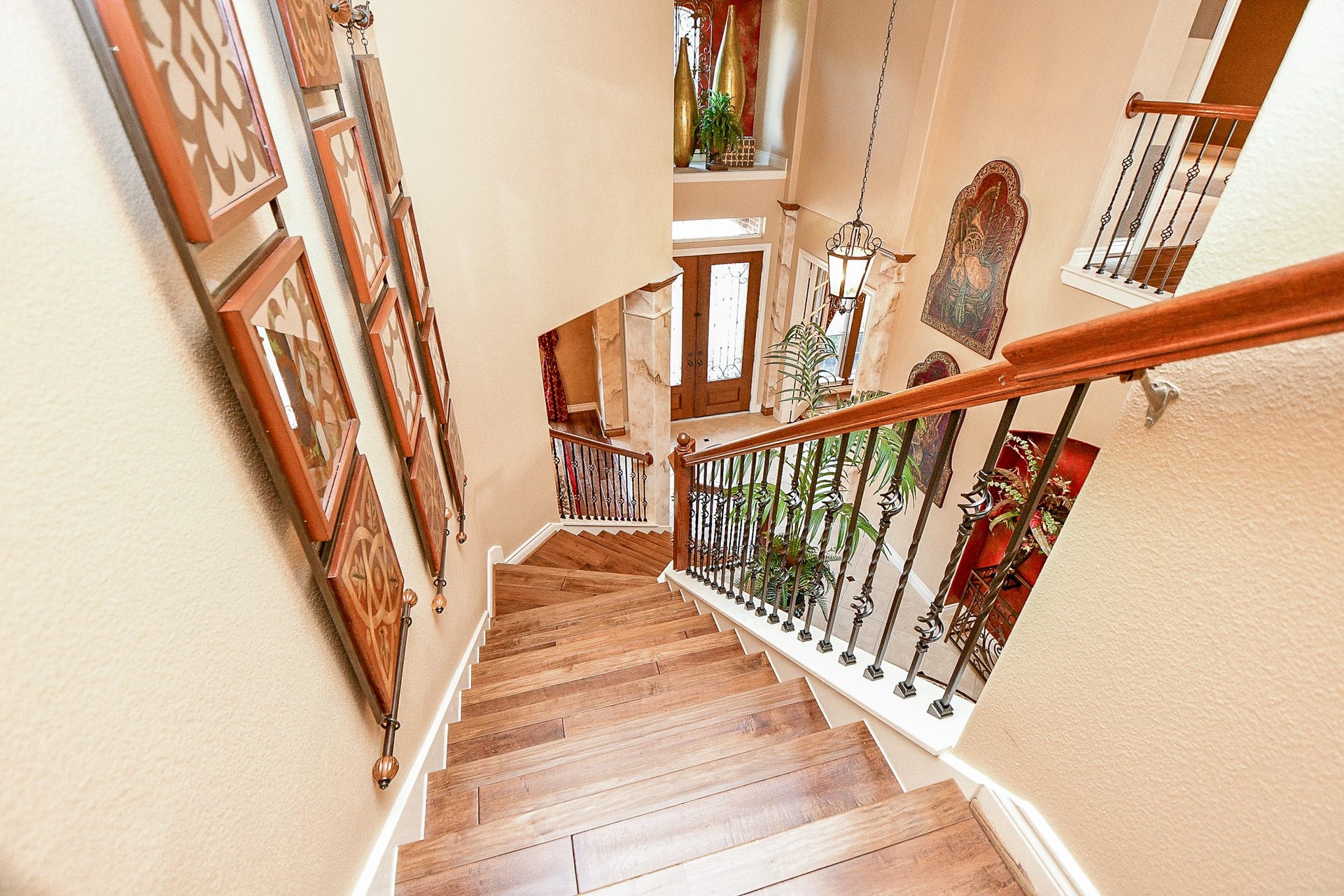 826 Delford Way, Sugar Land, TX 77479 STAIRS WITH WOOD FLOOS LEADING TO THE SECOND FLOOR