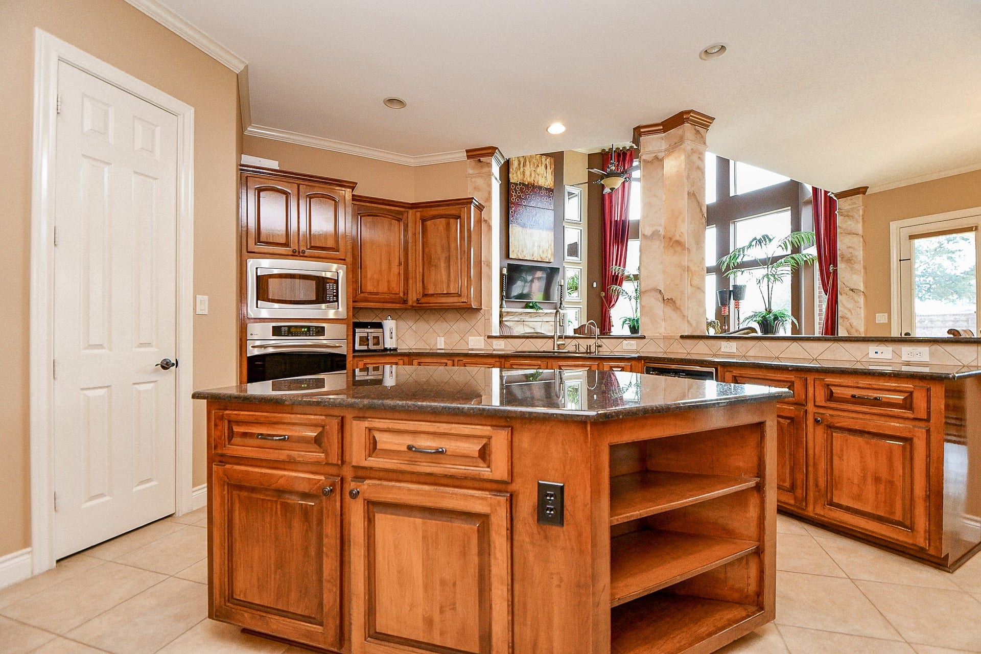 826 Delford Way, Sugar Land, TX 77479 NICE ISLAND KITCHEN WITH LOTS OF STORAGE SPACE