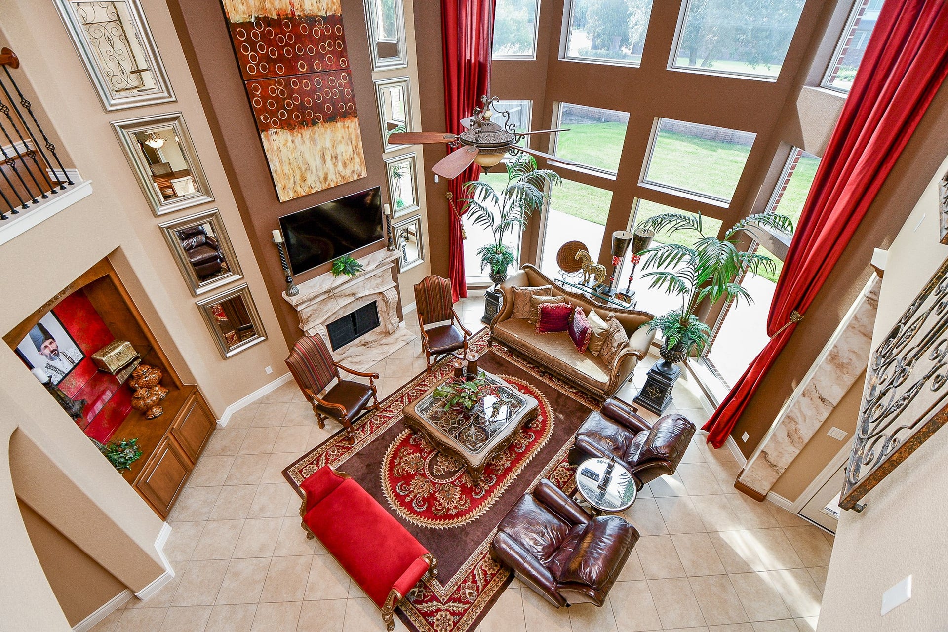 826 Delford Way, Sugar Land, TX 77479 WHAT A PREETY LIVING ROOM. NOTICE THE FIRE PLACE!