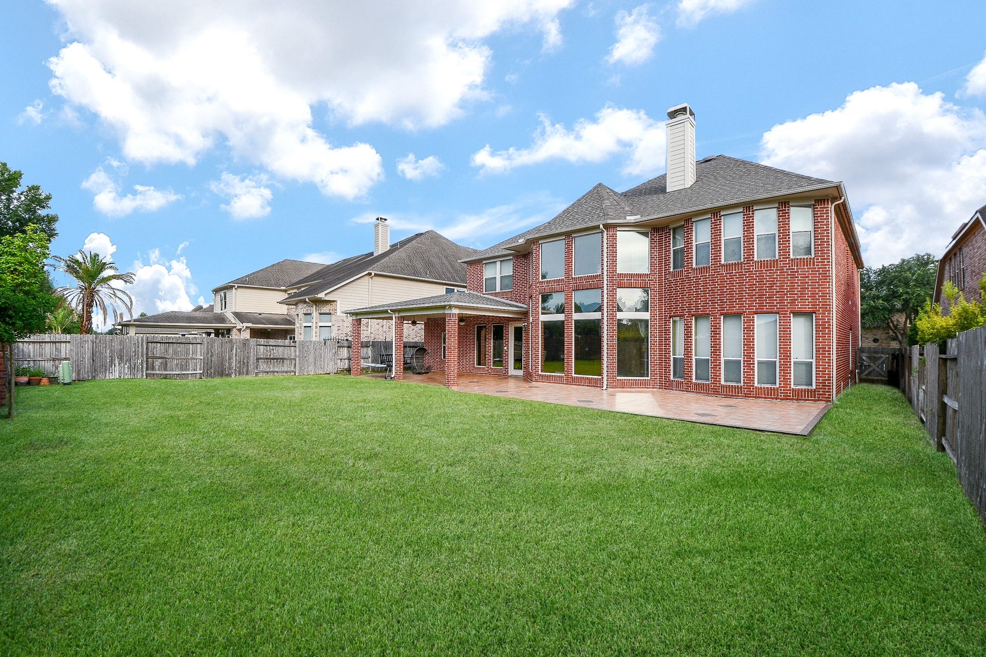 826 Delford Way, Sugar Land, TX 77479 FUN BACKYARD TO ENJOY OURDOORS WITH THE FAMILY