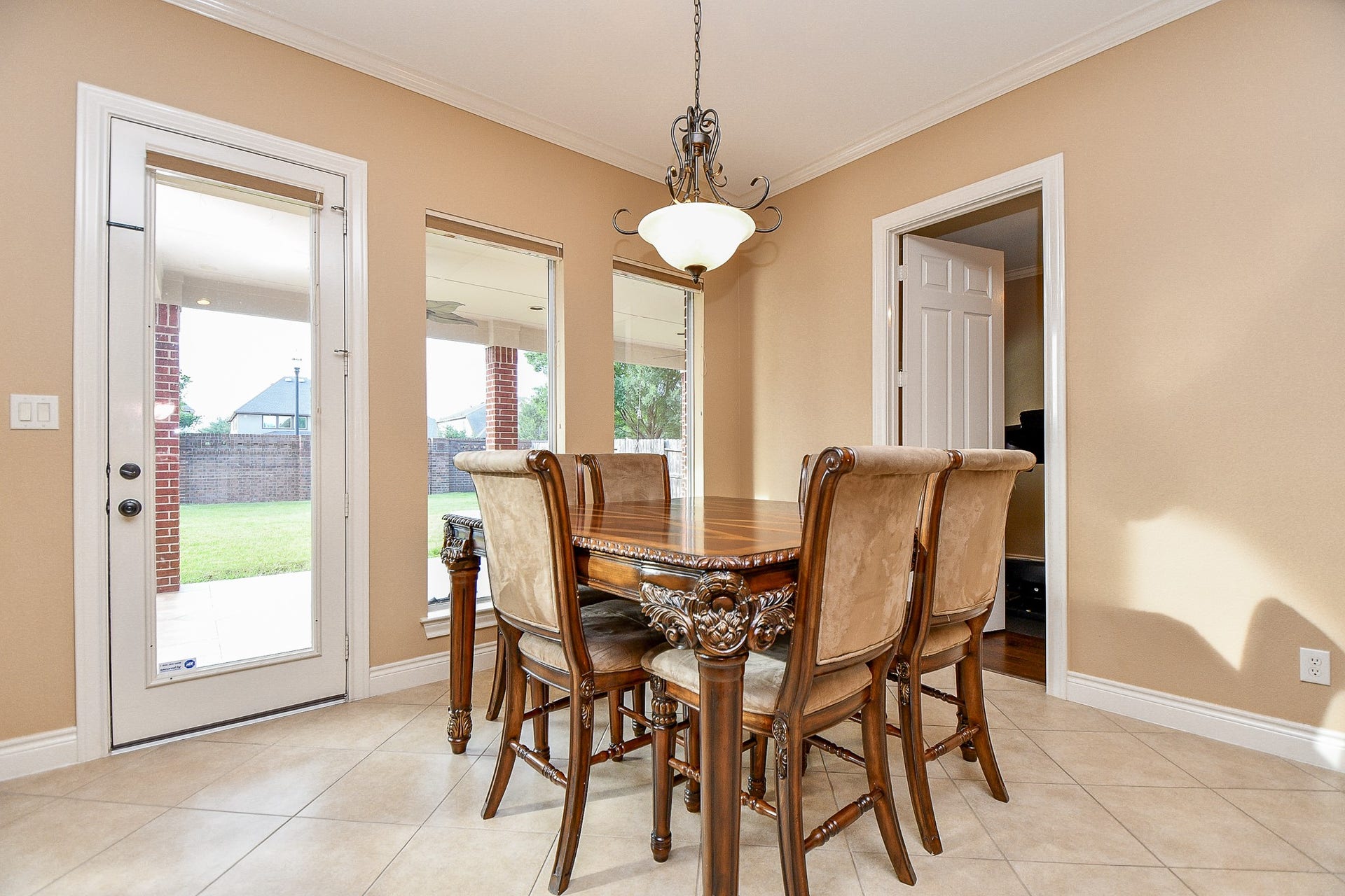 826 Delford Way, Sugar Land, TX 77479 BREAKFAST AREA