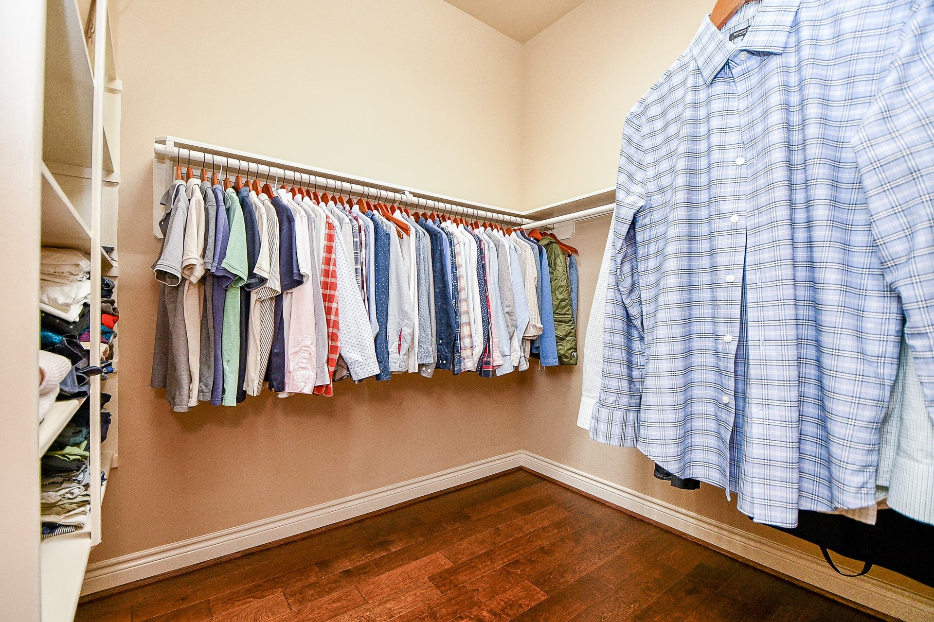 826 Delford Way, Sugar Land, TX 77479 HIS CLOSET