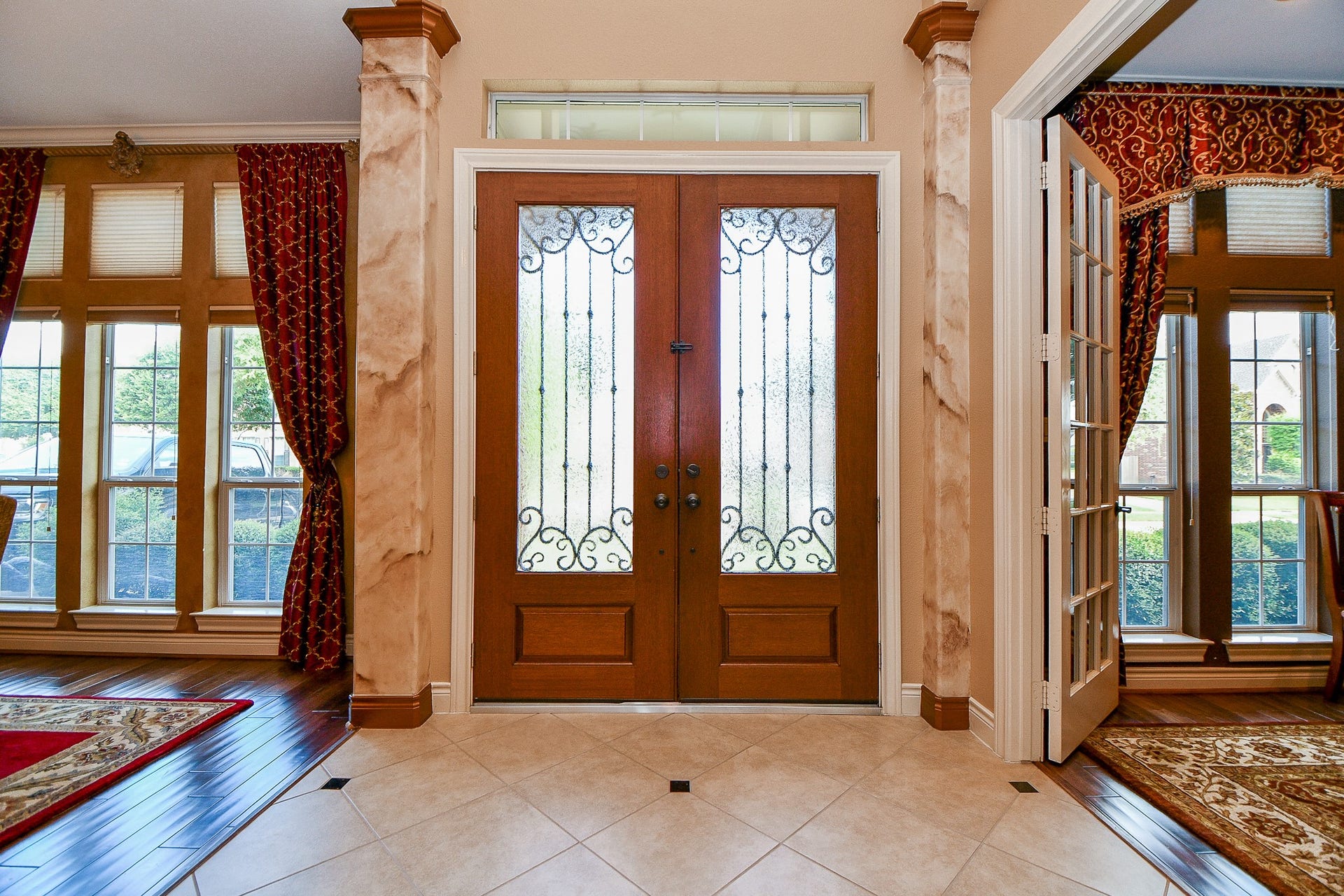 826 Delford Way, Sugar Land, TX 77479 FRONT ENTRANCE WITH FORMAL DINING ON ONE SIDE AND STUDY ON THE OTHER