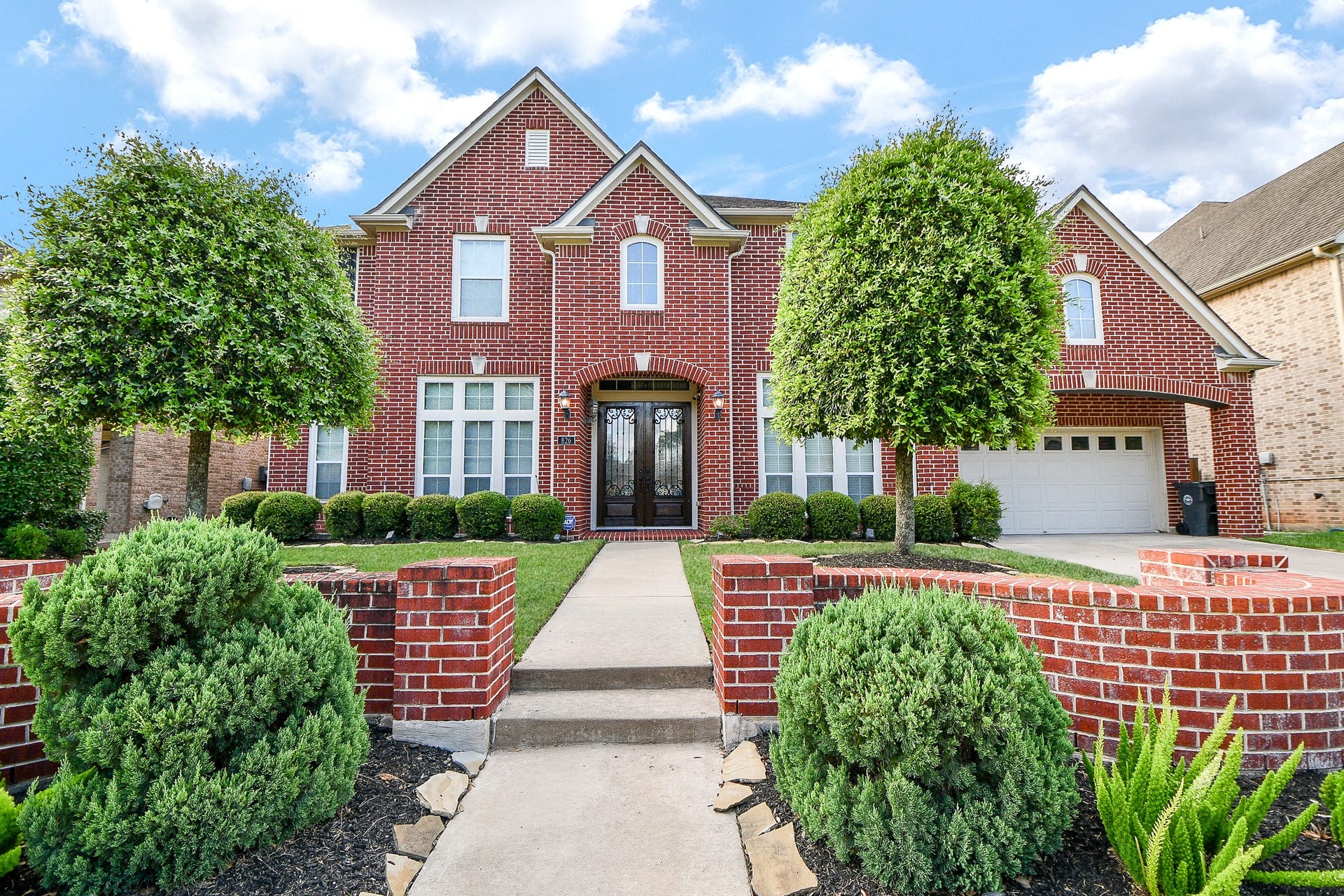 826 Delford Way, Sugar Land, TX 77479 GORGEOUS FRONT FACADE IN THIS LOVELY PERRY HOMES