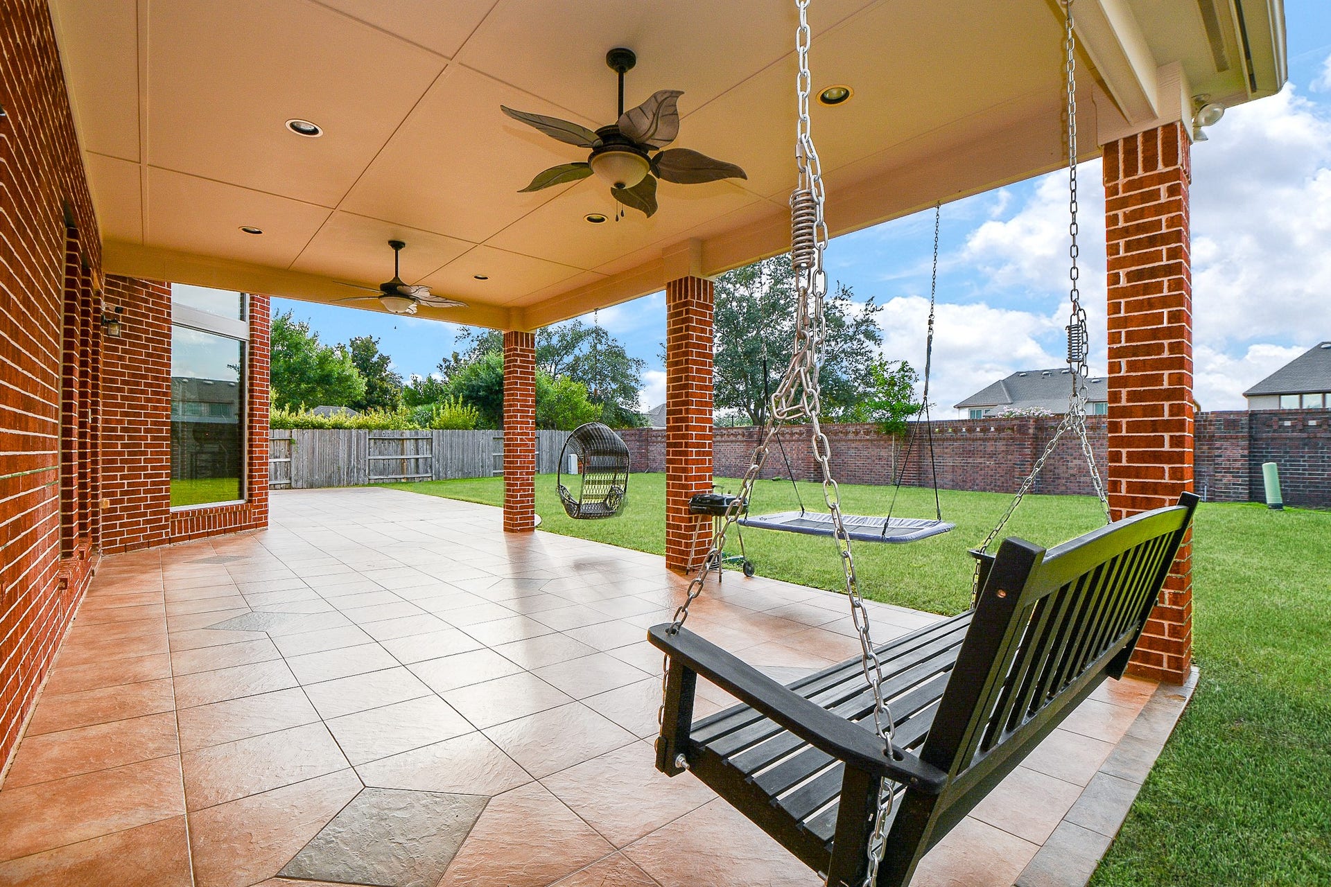 826 Delford Way, Sugar Land, TX 77479 WHAT A PERFECT PLACE TO BE IN!