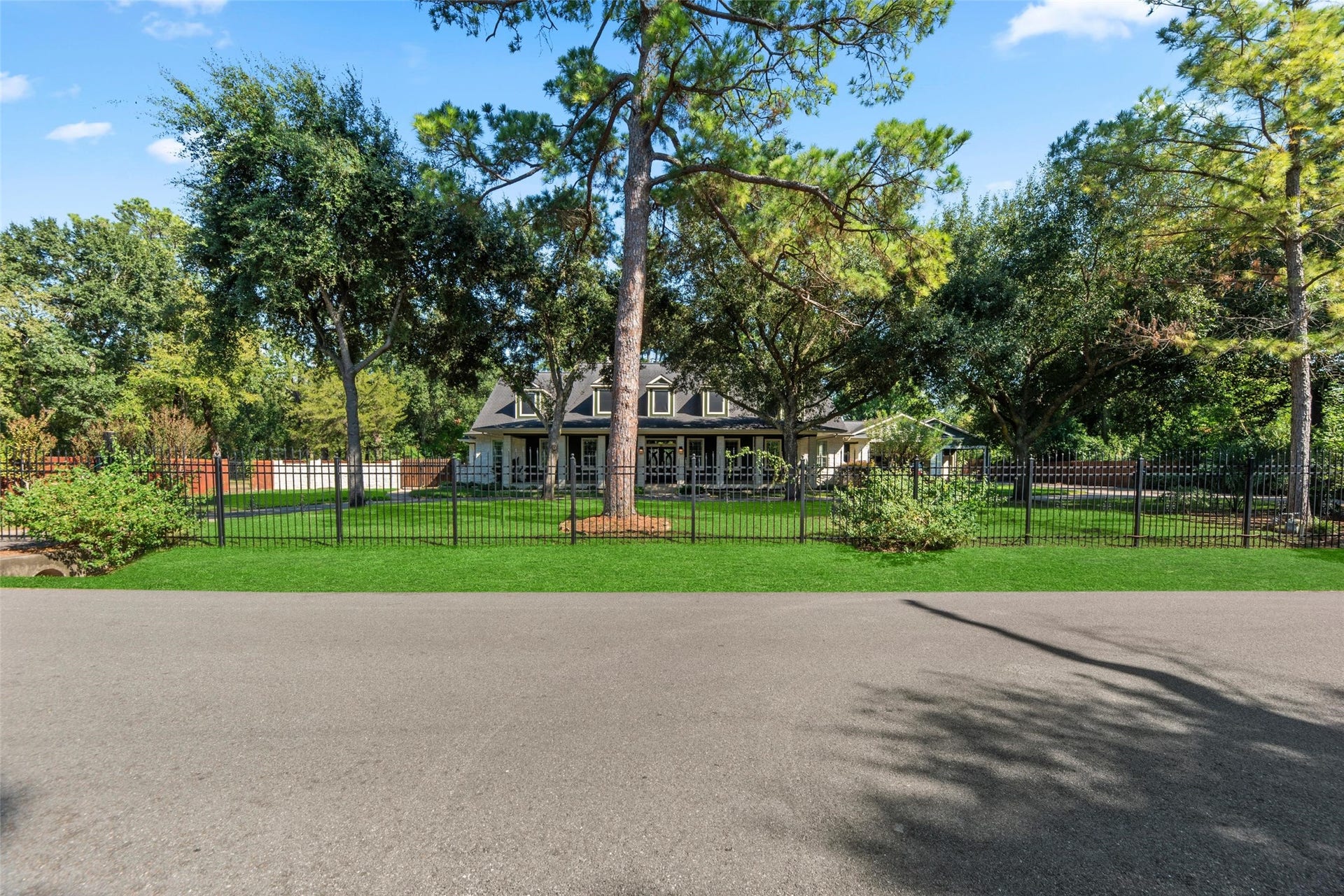 10 Rollingwood Drive, Houston, TX 77080