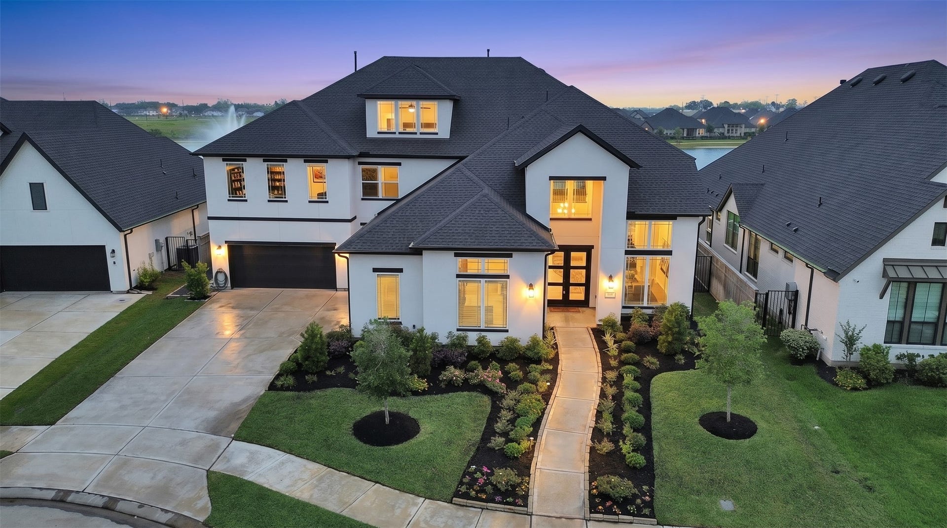 10322 Forest Lake Drive, Missouri City, TX 77459 Beautiful Stucco Elevation Toll Brothers built on a lakeside lot.